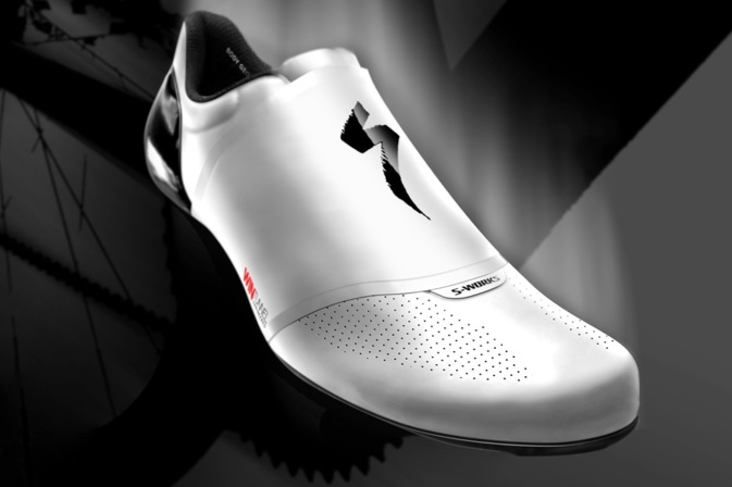 S-WORKS SUB 6シューズ。BOAとシューレースの2タイプが存在し